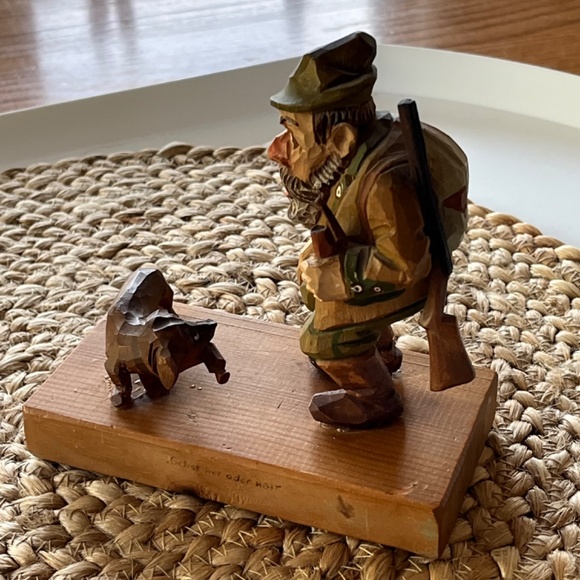 Vintage Germany painted wood carving Hunter w dachshund 🌭 Weiner dog w weiner - Picture 5 of 17
